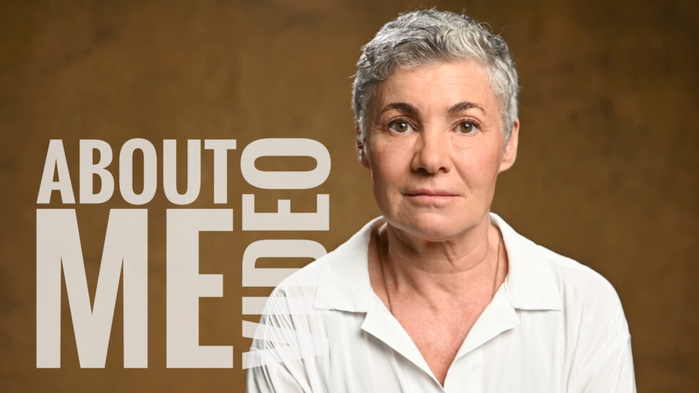 Titelbild des About Me Videos mit der Schauspielerin Kathrin Waligura