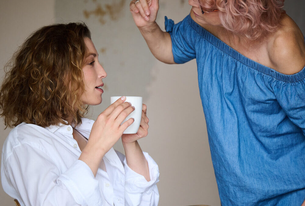 Schauspielerin Lena Steisslinger und Maskenbildnerin Bi